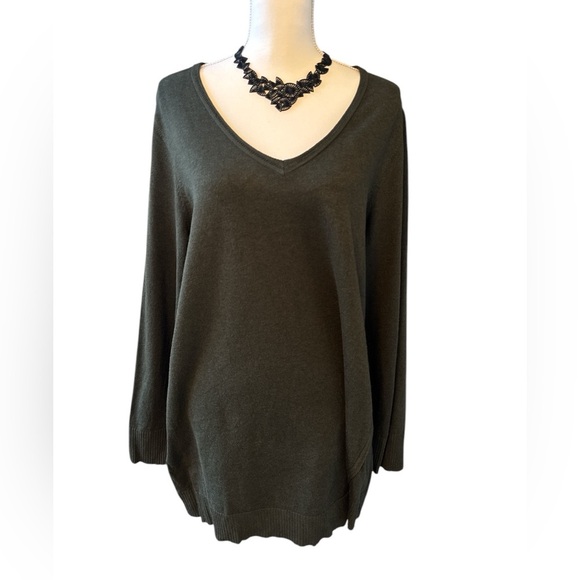 Chico's olive green v-neck tunic.  Chicos size 3 XL - Picture 1 of 6